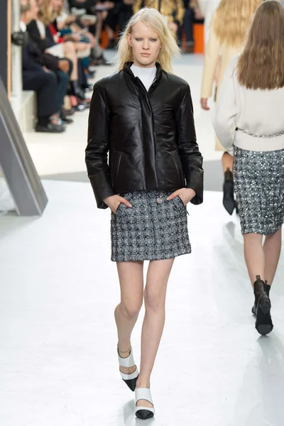 Look 25